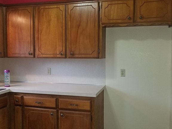 3rd image of 7 Anita Ln