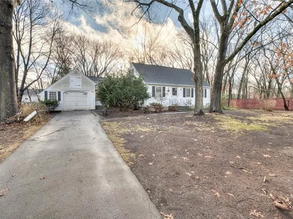 125 New Rd E, Rumford, RI 02916