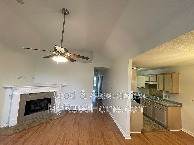 3 bed, 2.0 bath, 1148 sqft, $1,650 — Photo 4