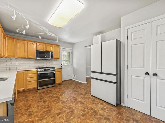 3rd image of 12301 Cedarwood Ct