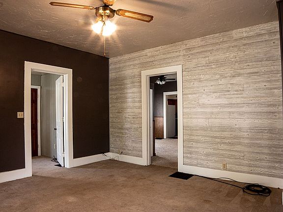4th image of 525 W William St