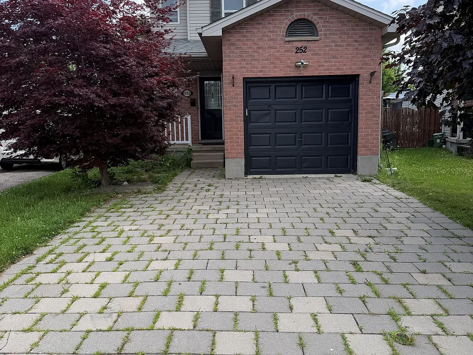 252 Simpson Cres