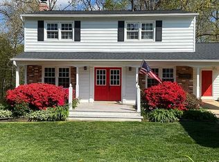 6805 Houndmaster Rd, Springfield, VA 22152