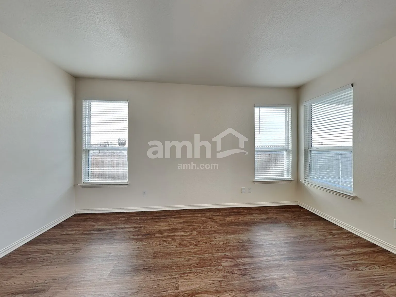 4 bed, 2.5 bath, 1882 sqft, $1,970 — Photo 4
