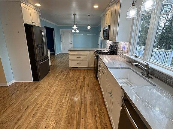 5th image of 10388 Highland Ct