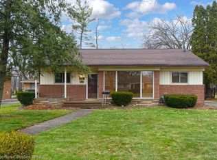 31384 E Rutland St, Beverly Hills, MI 48025