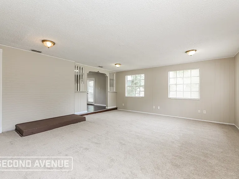1021 Lake Forest Blvd — Photo 4