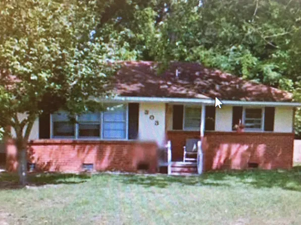 303 Durant Dr, Fayetteville, NC 28304