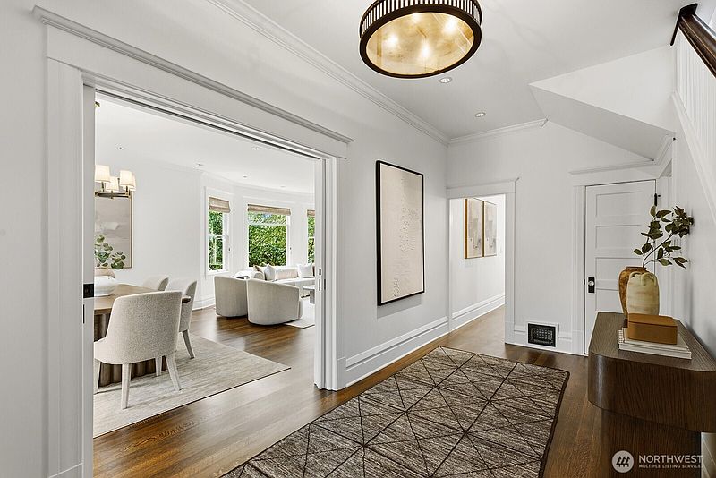 4th image of 403 18th Avenue E