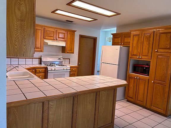 5th image of 240 Wilmington Cir