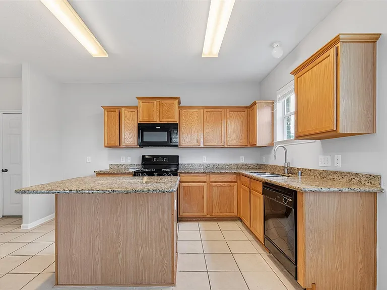 16119 Gavin Ln — Photo 12