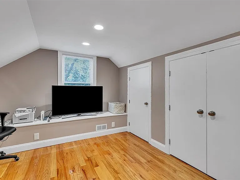 11 Hamlin Pl #B — Photo 6