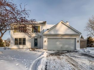 2407 Mailand Rd E, Maplewood, MN 55119