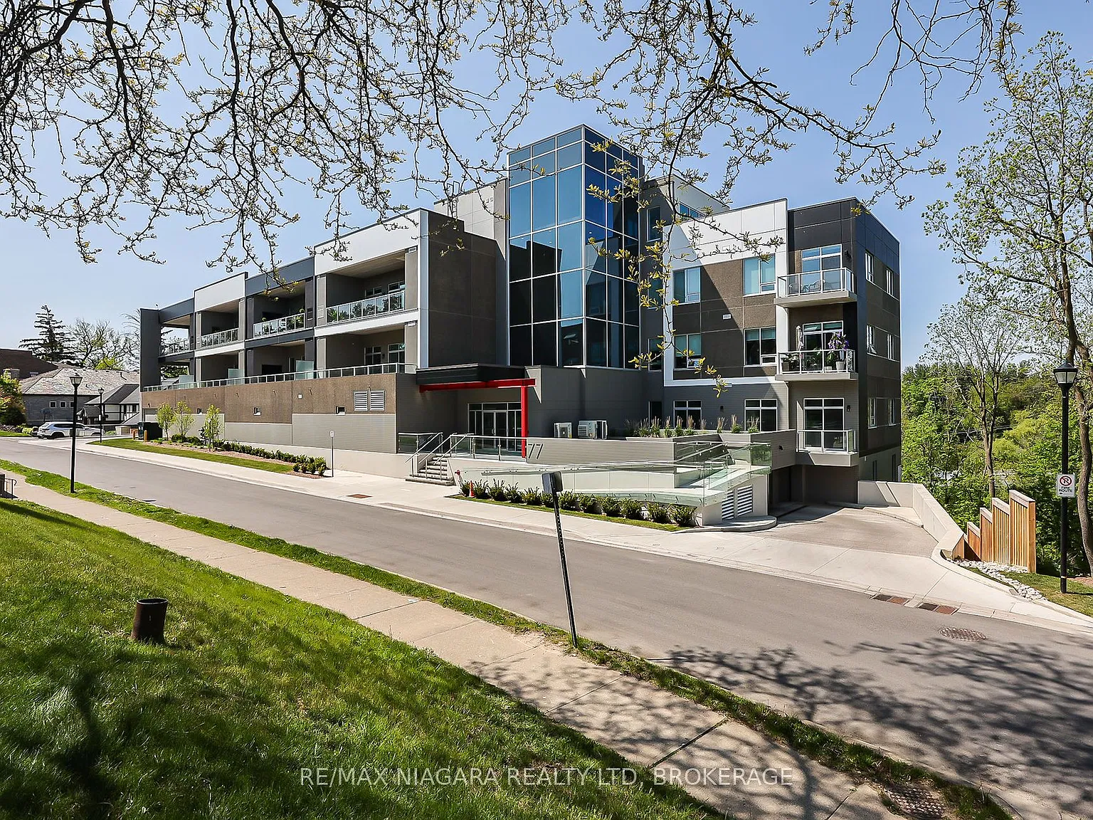 2 bed, $3,900 — Photo 1