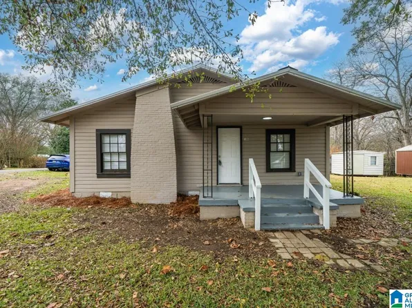 108 2nd St NW, Graysville, AL 35073