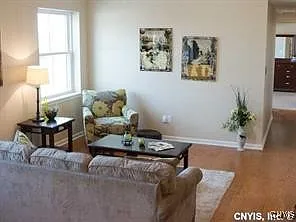 2 bed, 1074 sqft, $1,800 — Photo 4