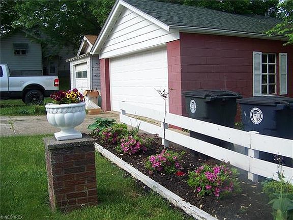 4th image of 2295 Pelton Ave
