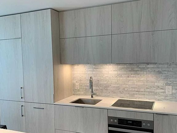 5th image of 20 Richardson St E #3101