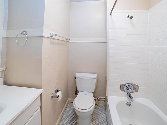 5th image of 2401 Sacramento St #7
