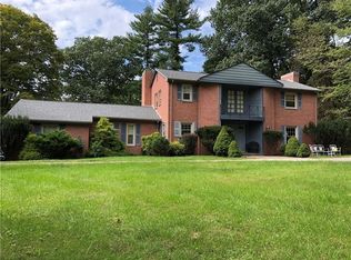 102 Wynnwood Dr, Pittsburgh, PA 15215