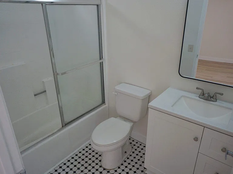 2121 Beloit Ave #206 — Photo 7