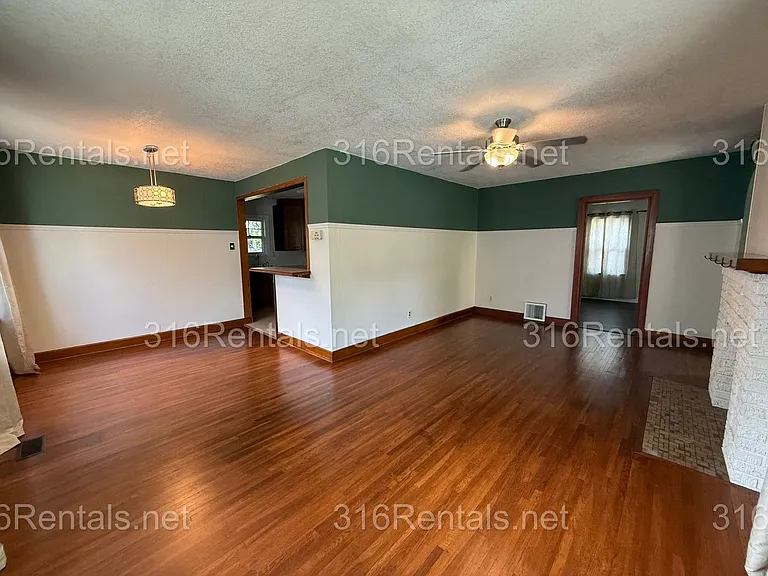 711 S Spruce St — Photo 6