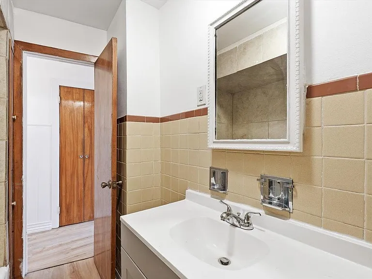 98 W 47th St #1 — Photo 20