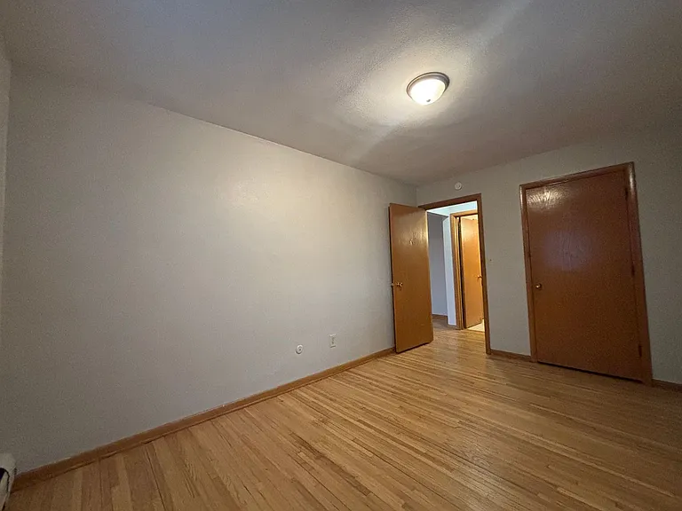 984 Van Buren Ave — Photo 9