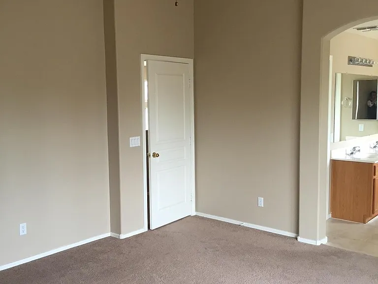 3907 S Soho Ln — Photo 10