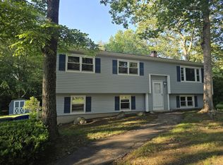 7 Fairview Dr, Pawcatuck, CT 06379