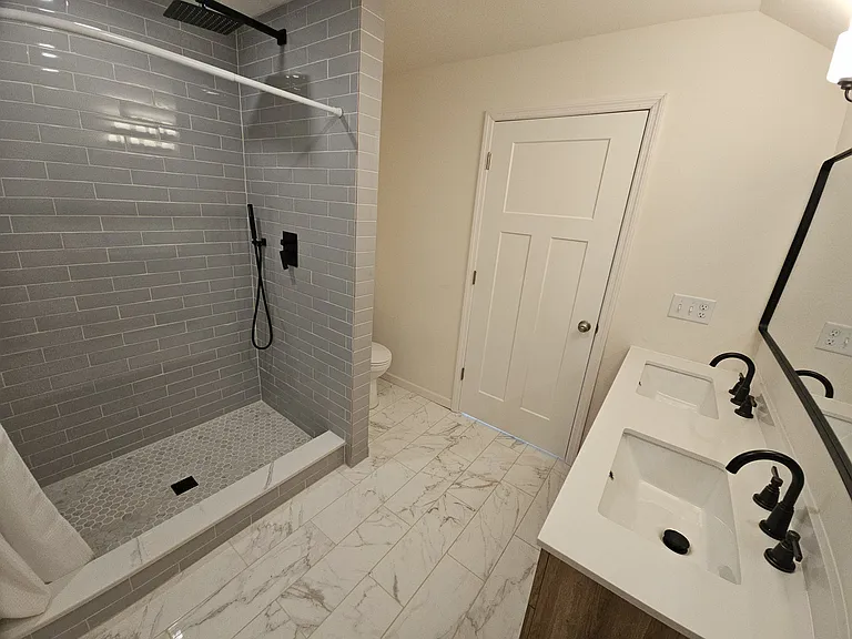 Upstairs bathroom (Bathroom #3)