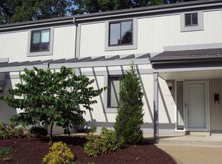 1553 Pinehurst Dr, Pittsburgh, PA 15241