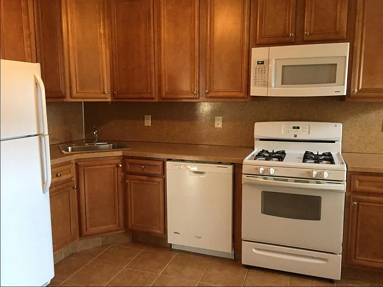 920 Amherst St #3 — Photo 12