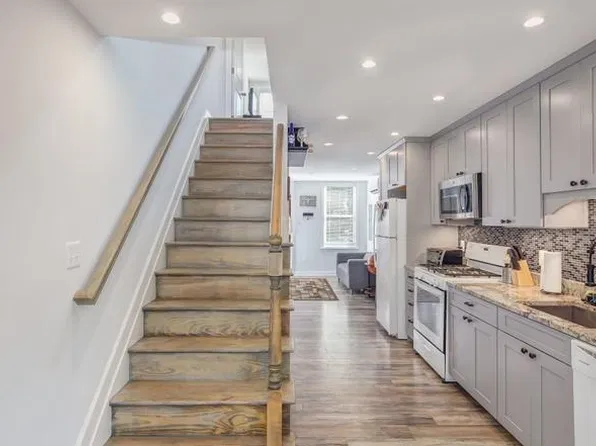 312 1/2 N Henry St, Alexandria, VA 22314