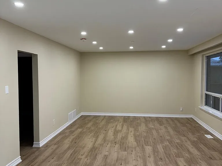 28 Alexandria Cres — Photo 14