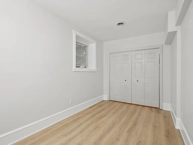 859 W Wellington Ave #G — Photo 16