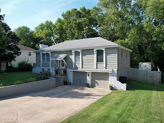 4th image of 114 Town Court Cir