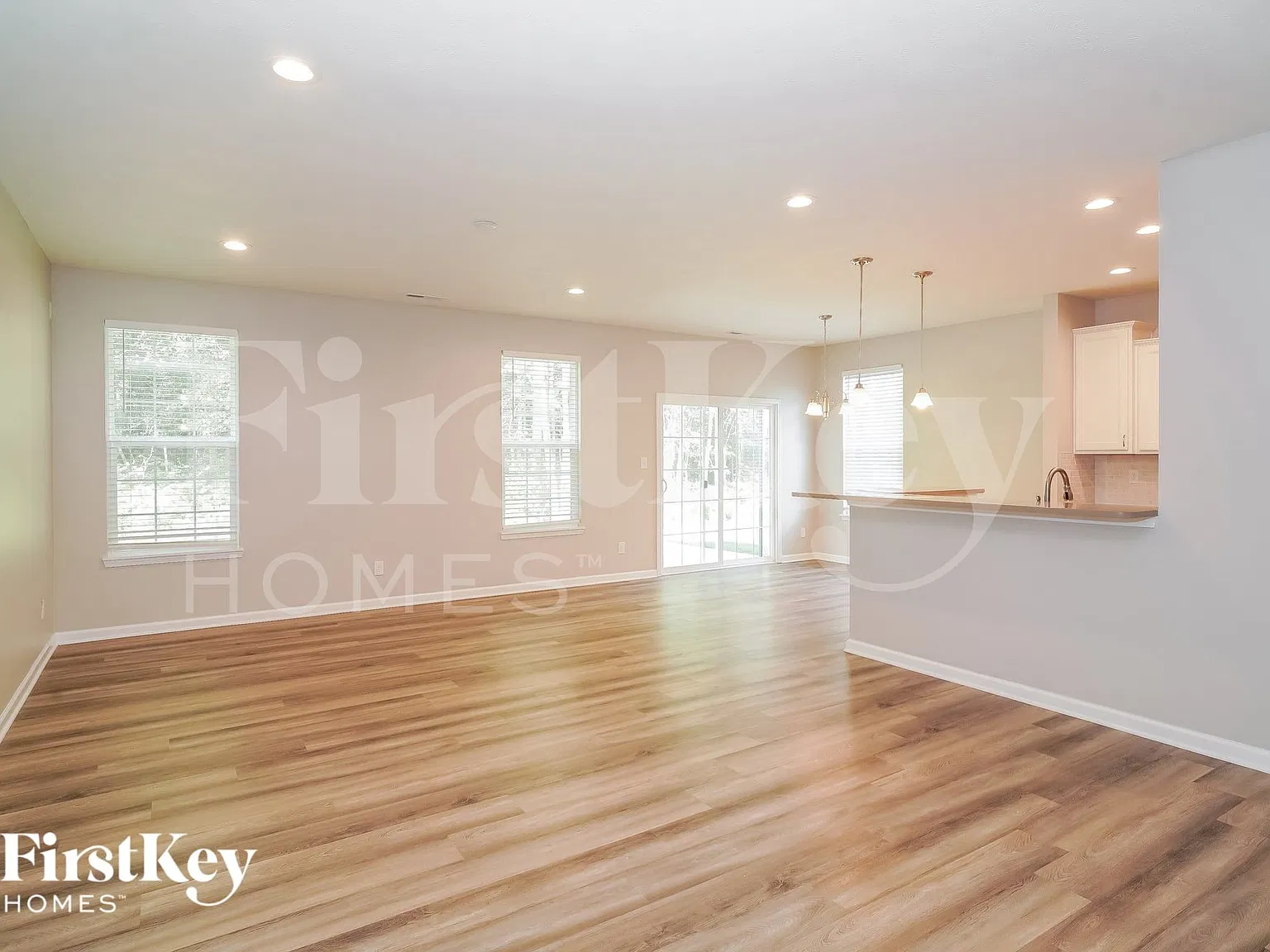 3 bed, 2.0 bath, 1824 sqft, $2,520 — Photo 3