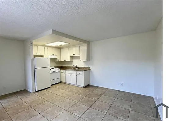 1 bed, 420 sqft, $1,700 — Photo 2