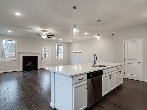 3rd image of 1095 Lawanna Dr