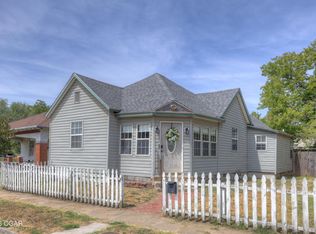116 W Hall St, Carterville, MO 64835