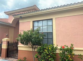 7538 Bristol Cir, Naples, FL 34120