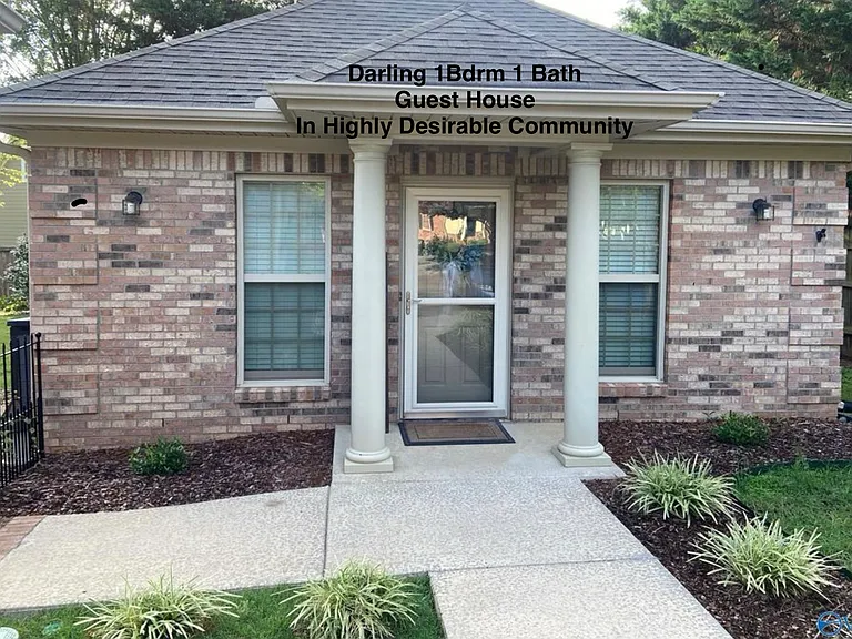 147 Greenlawn Dr NE — Photo 1