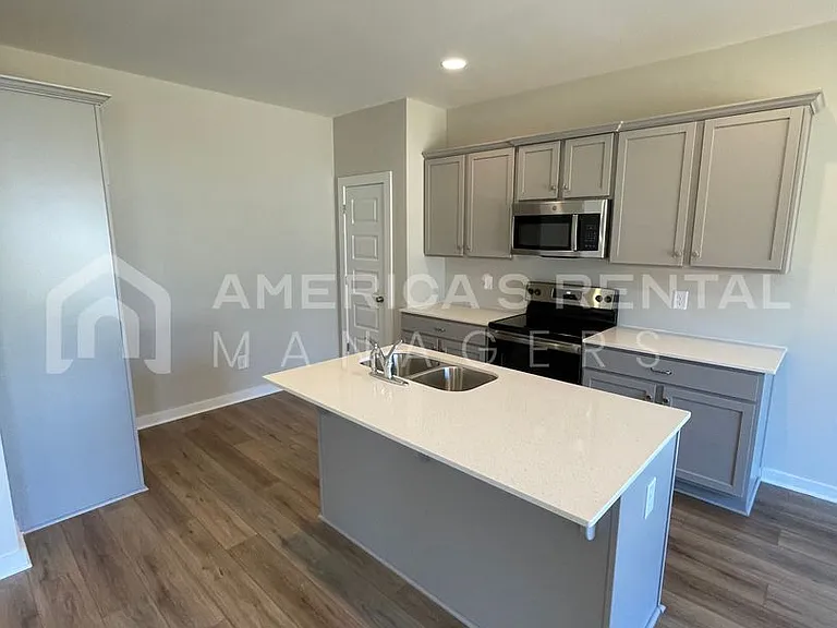 2124 Sullivan Dr — Photo 6