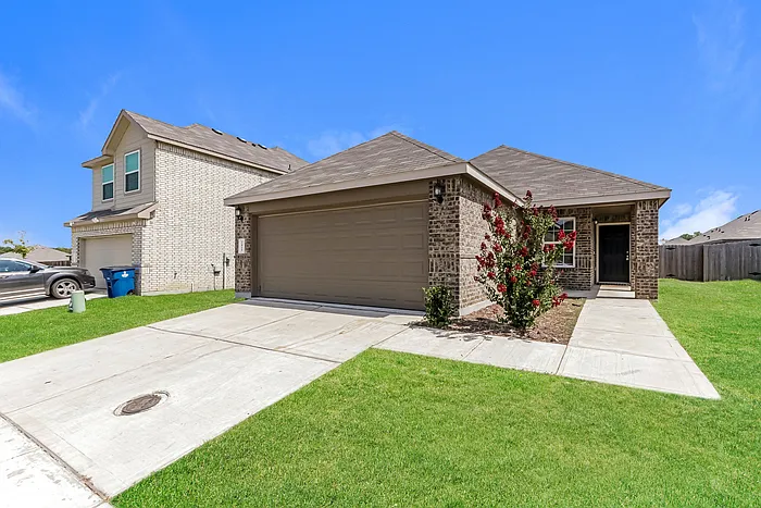 1415 Kinglet Dr — Photo 2
