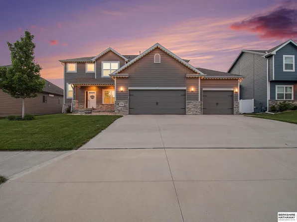 17176 Summit St, Bennington, NE 68007