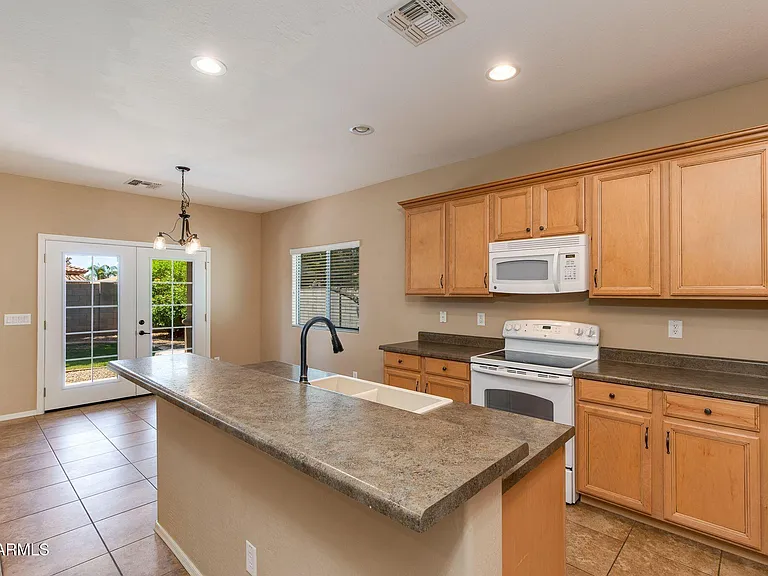 613 W Stanley Ave — Photo 16