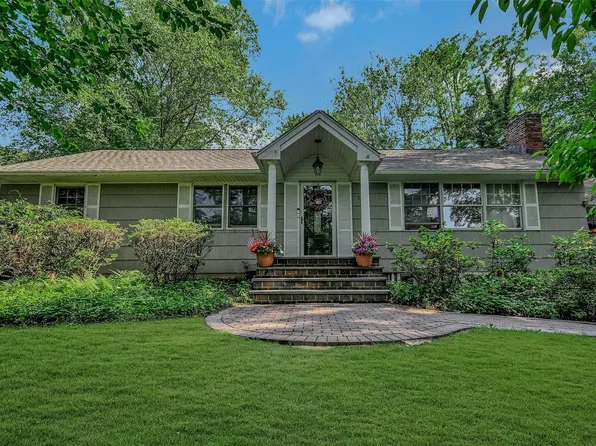 18 Huyler Court, Setauket, NY 11733