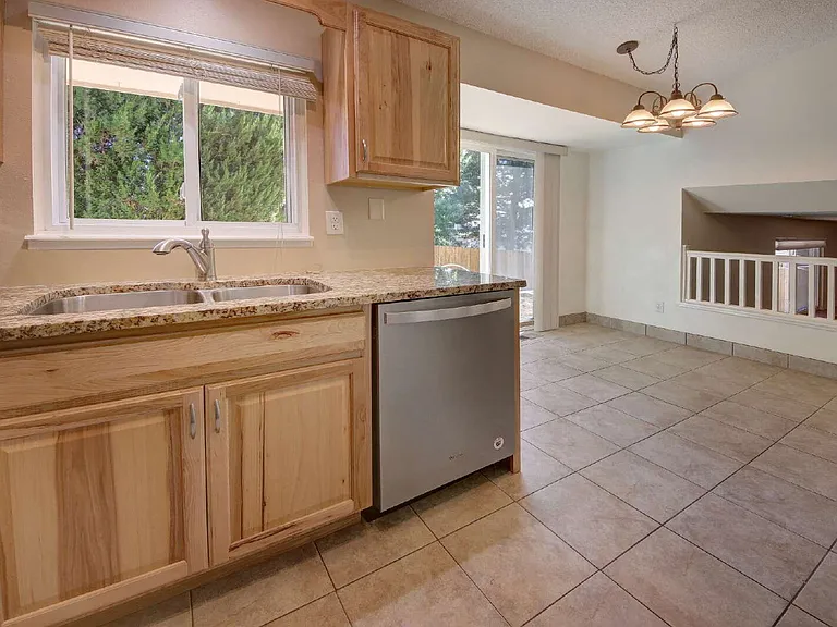 7490 Churchwood Cir — Photo 10