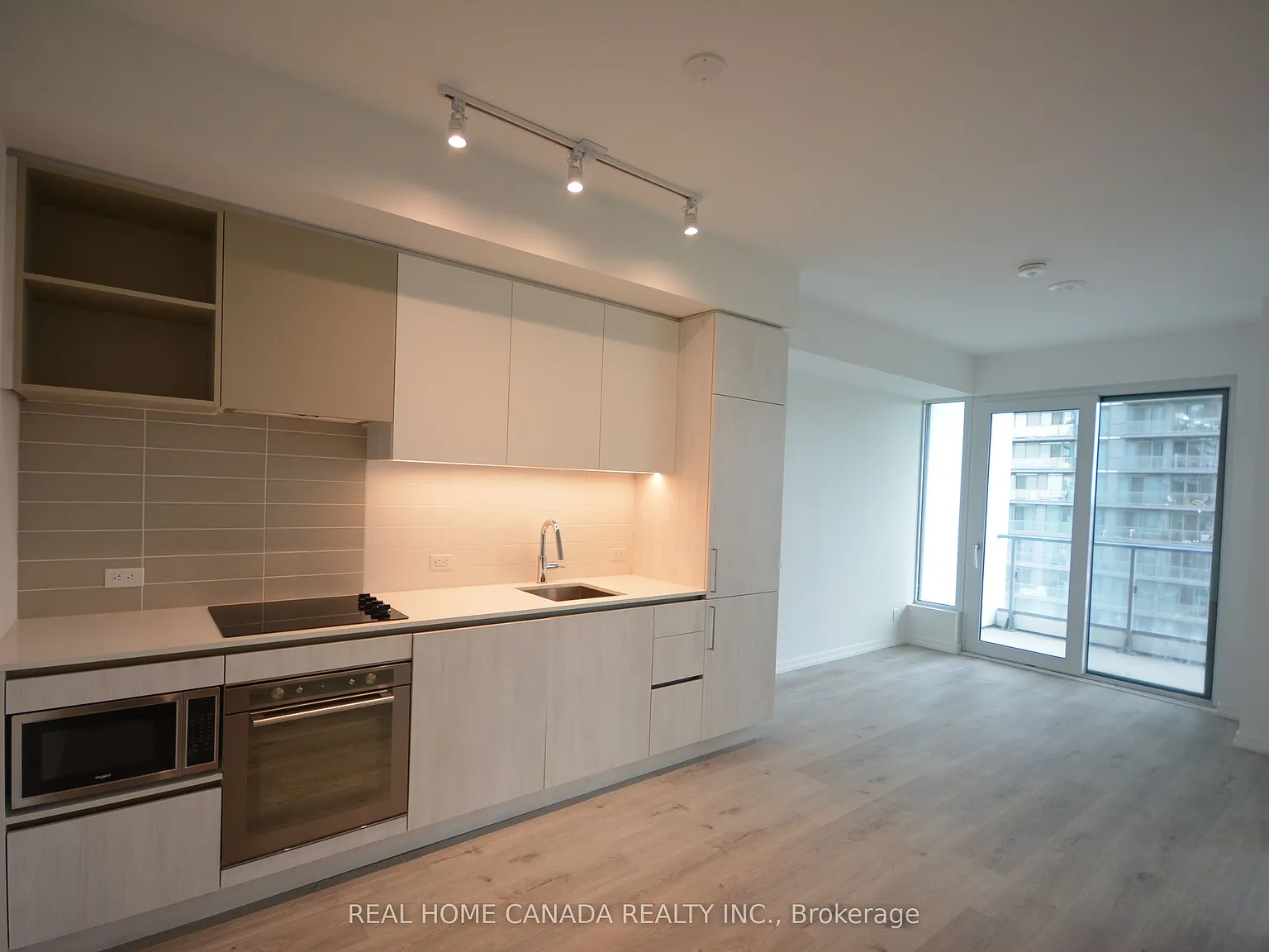 Tc5 Condos — Photo 2